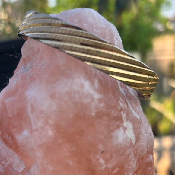 Monet Gold Tone Heavy Weight Slip On Etched Slanted Design Bangle Bracelet Vtg - Picture 3 of 4